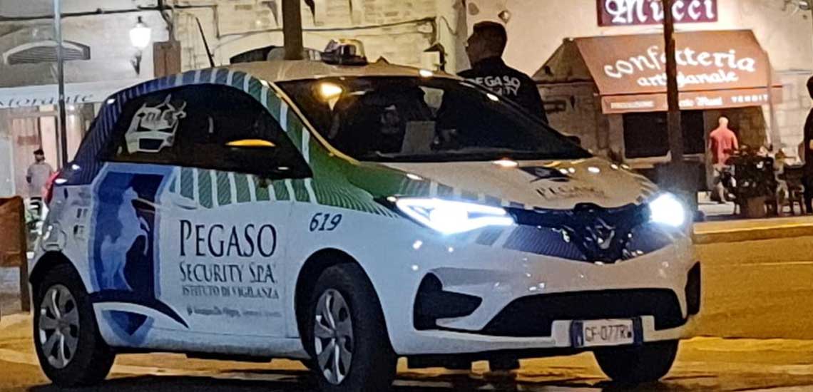 Fermo di polizia in un condominio a Capurso